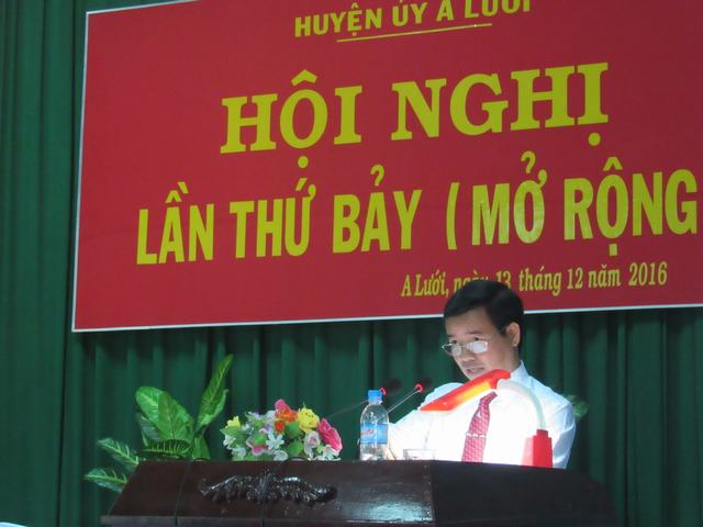 Đồng chí Hồ Xuân Trăng - TUV, Bí thư Huyện ủy, Chủ tịch HĐND huyện phát biểu